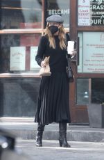 ELLEN POMPEO Out Picking up Lunch in Los Angeles 01/22/2021