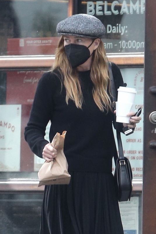 ELLEN POMPEO Out Picking up Lunch in Los Angeles 01/22/2021