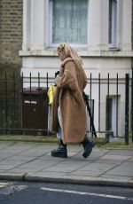 FKA TWIGS Out and About in London 01/08/2021