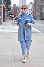 GIGI and YOLANDA HADID Out for Coffee in New York 01/13/2021