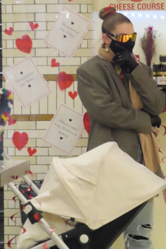 GIGI HADID Shopping at Murray