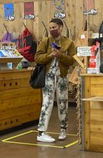 GOAPELE Shopping at Trader Joe