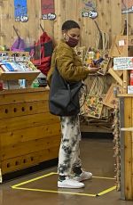GOAPELE Shopping at Trader Joe