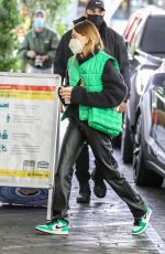 HAILEY BIEBER Leaves a Doctor