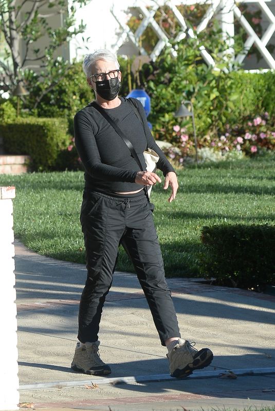JAMIE LEE CURTIS Out in Los Angeles 01/17/2021