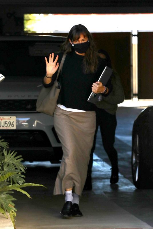 JENNIFER GARNER Arrives at a Meeting in Brentwood 01/26/2021