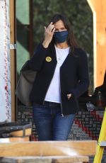 JENNIFER GARNER Check Out Construction of Her New Home in Brentwood 01/21/2021