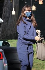 JENNIFER GARNER Checking Her New Property in Brentwood 01/07/2021