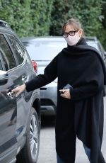JENNIFER GARNER Checks Her New House Construction in Brentwood 01/28/2021