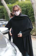 JENNIFER GARNER Checks Her New House Construction in Brentwood 01/28/2021