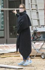 JENNIFER GARNER Checks Her New House Construction in Brentwood 01/28/2021