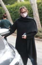 JENNIFER GARNER Checks Her New House Construction in Brentwood 01/28/2021