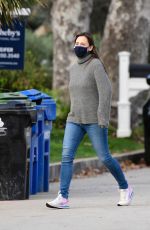 JENNIFER GARNER Out and About in Brentwood 01/27/2021