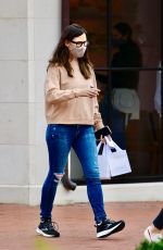 JENNIFER GARNER Out Shopping in Pacific Palisades 01/04/2021