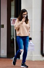 JENNIFER GARNER Out Shopping in Pacific Palisades 01/04/2021