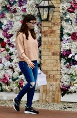 JENNIFER GARNER Out Shopping in Pacific Palisades 01/04/2021