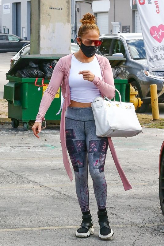 JENNIFER LOPEZ Arrives at a Gym in Miami 01/24/2021