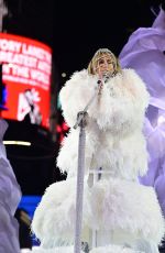 JENNIFER LOPEZ at Dick Clark