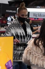 JENNIFER LOPEZ Shopping in Miami 01/15/2021