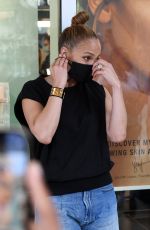 JENNIFER LOPEZ Shopping in Miami 01/15/2021
