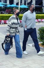 JENNIFER LOPEZ Shopping in Miami 01/15/2021