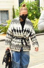 JENNIFER LOPEZ Shopping in Miami 01/15/2021