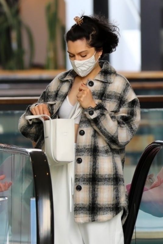 JESSIE J Out Shopping in Los Angeles 01/24/2021