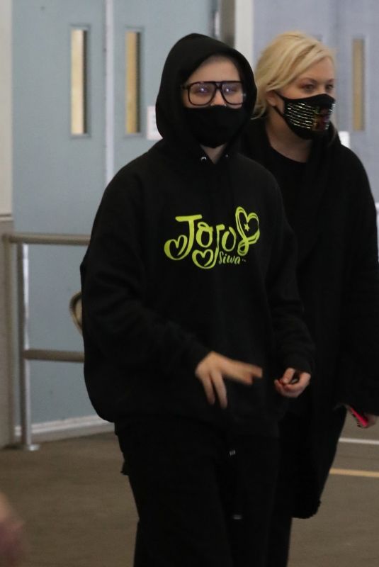 JOJO SIWA Arrives at Airport in Vancouver 01/24/2021