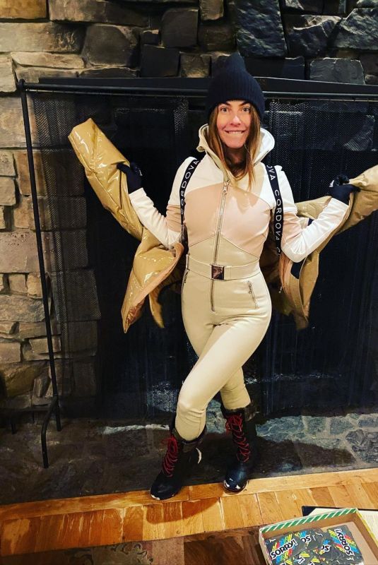 JULIANNE HOUGH - Instagram Photos 01/03/2021