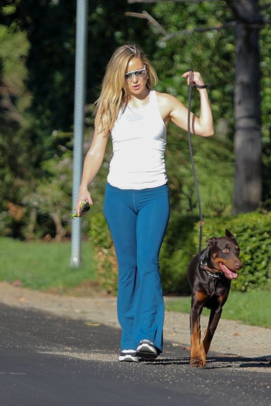KATE HUDSON Out with Her Dog in Pacific Palisades 01/14/2021