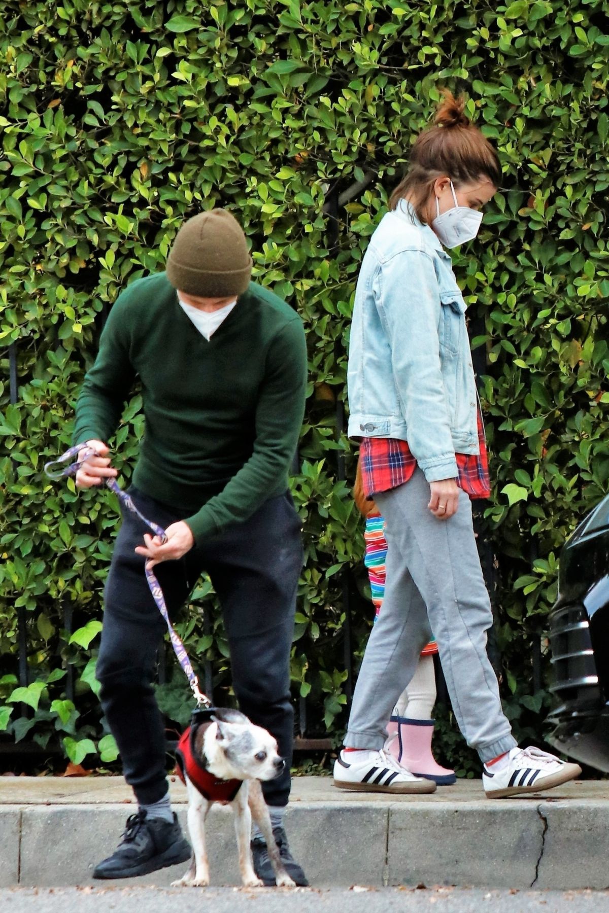 kate-mara-and-jamie-bell-out-at-griffith-park-in-los-feliz-12-30-2020-1.jpg