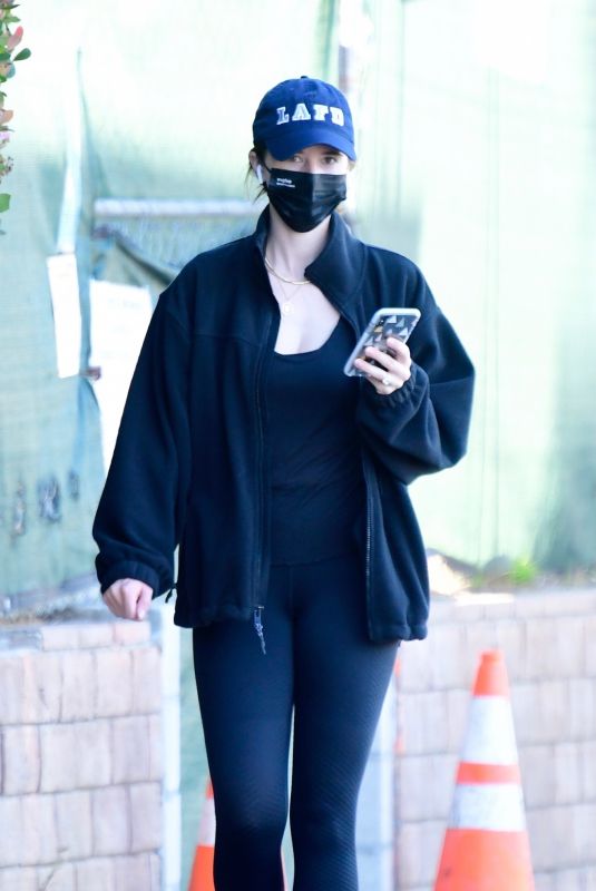 KATHERINE SCHWARZENEGGER Out and About in Brentwood 01/10/2021