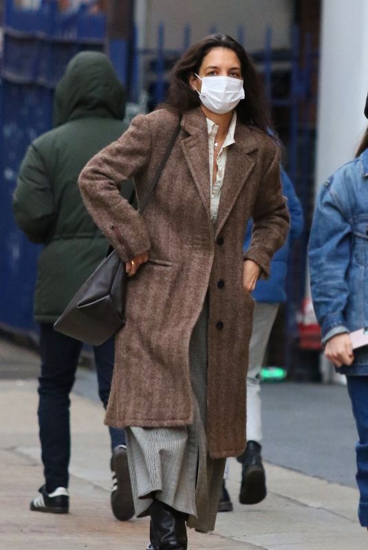 KATIE HOLMES Out and About in New York 01/01/2021