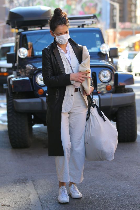 KATIE HOLMES Out Shopping in New York 01/07/2021