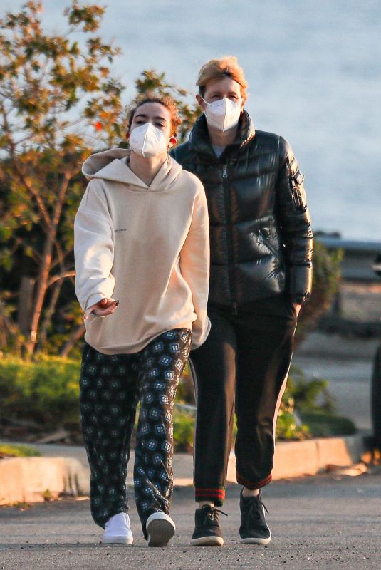LAURA DERN and JAYA HARPER Out in Pacific Palisades 01/01/2021