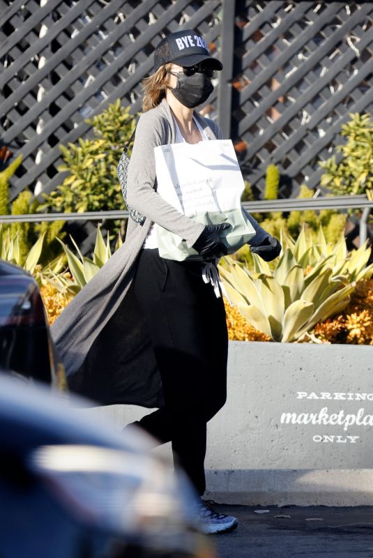 LISA RINNA Out and About in Bel Air 12/30/2020
