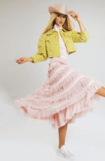LOREN GRAY in Grazia Magazine, Italy January 2021