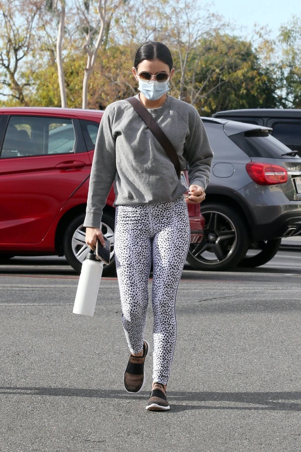 lucy-hale-heading-to-a-gym-in-los-angeles-01-24-2021-3.jpg