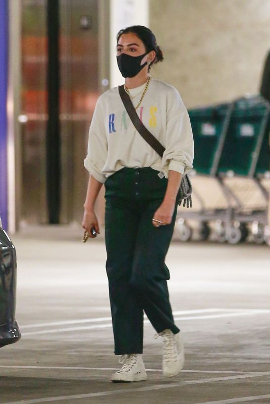 LUCY HALE Shopping at Whole Foods in Los Angeles 01/24/2021