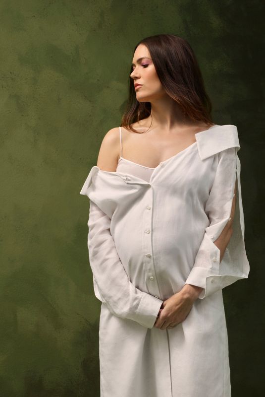 MANDY MOORE for Romper Magazine, January 2021