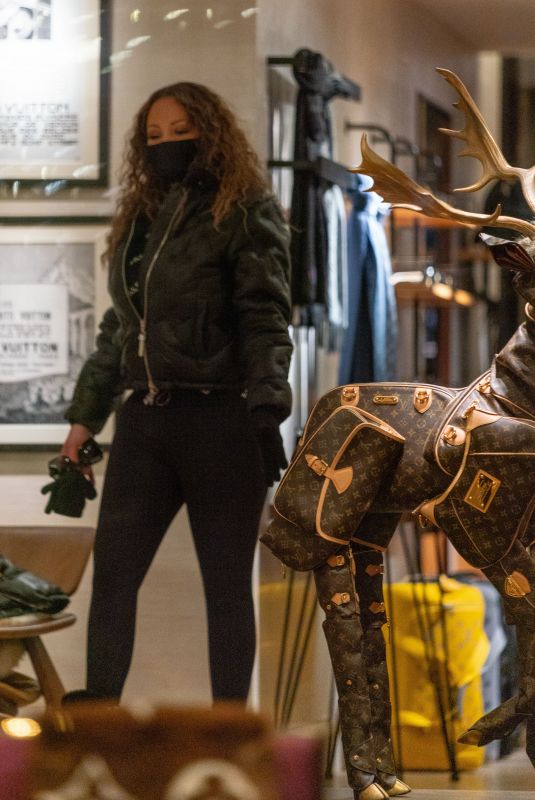 MARIAH CAREY Shopping at Louis Vuitton Store in Aspen 01/09/2021