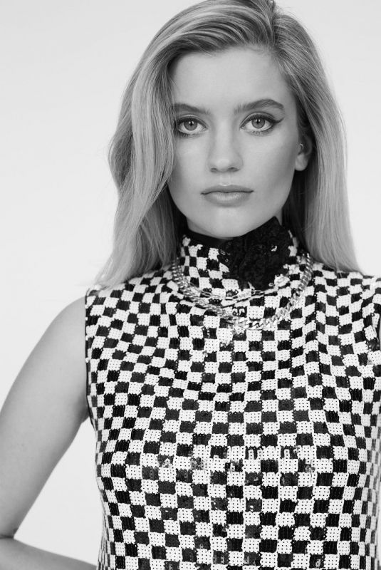 MIA HEALEY for Schon Magazine, January 2021
