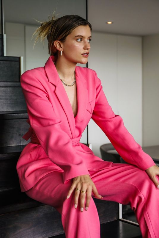 MIA HEALEY for The Bare Magazine, 2020