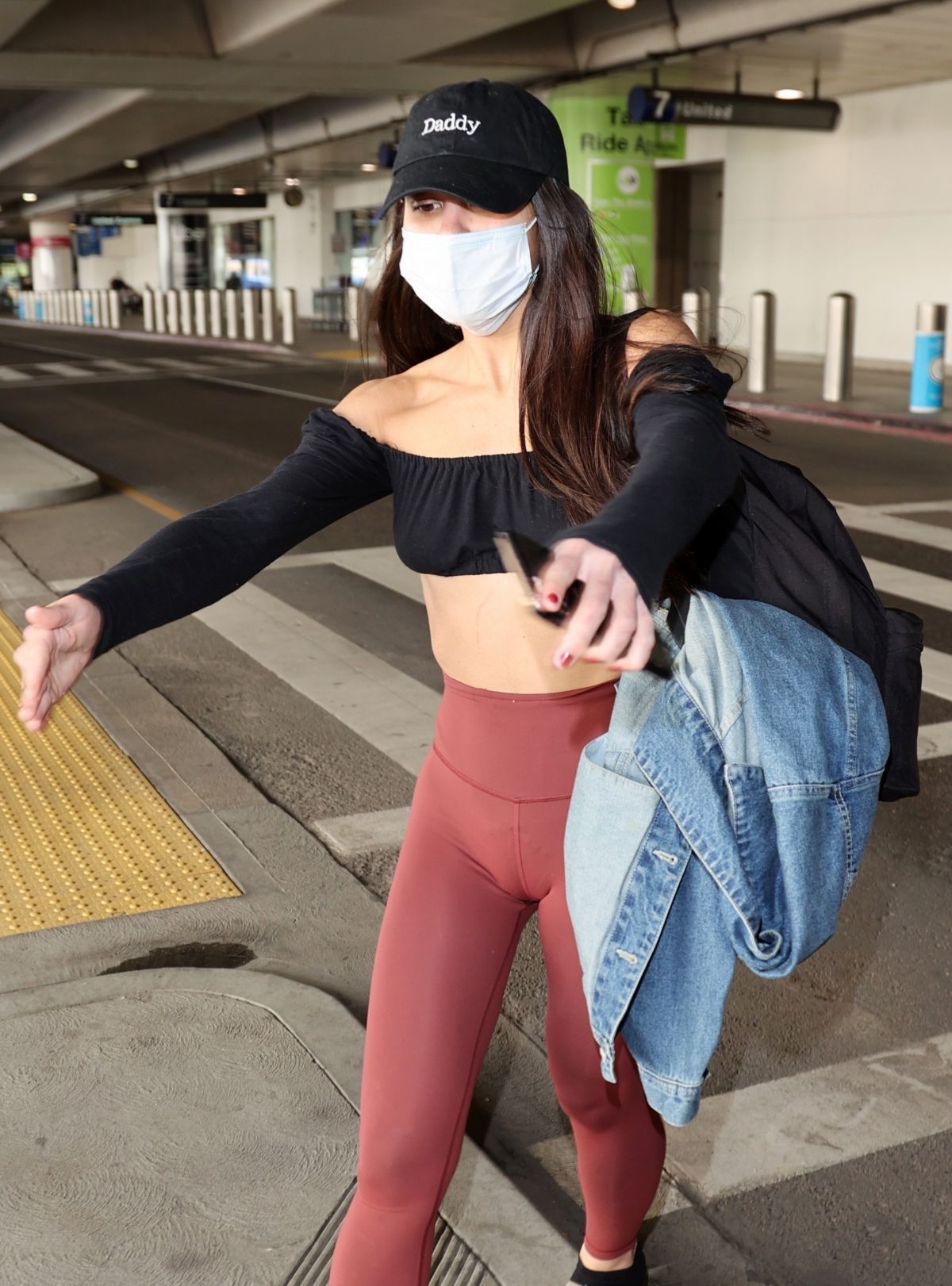 Miya Ponsetto Arrives at LAX Airport in Los Angeles 01/10 