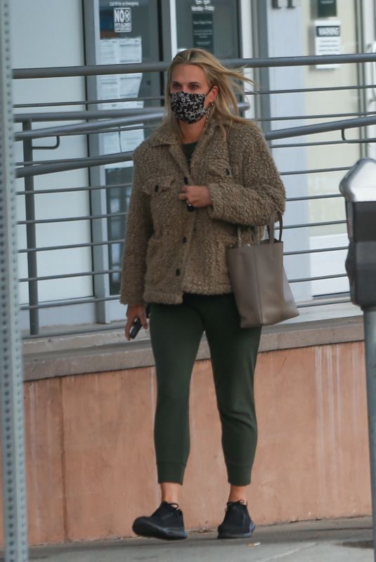 MOLLY SIMS Waring a Face Mask Out in Santa Monica 01/05/2021