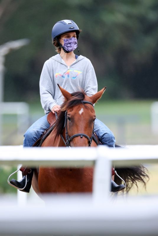 NATALIE PORTMAN at Horse Riding Lesson in Centennial Park in Sydney 01/28/2021