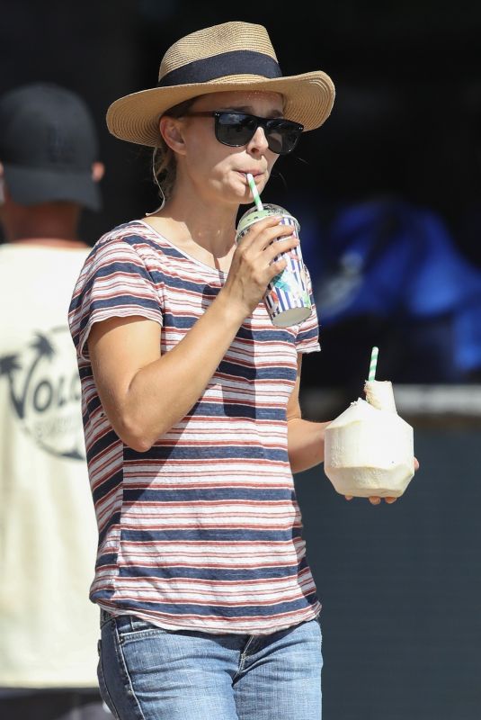 NATALIE PORTMAN Out and About in Sydney 01/18/2021