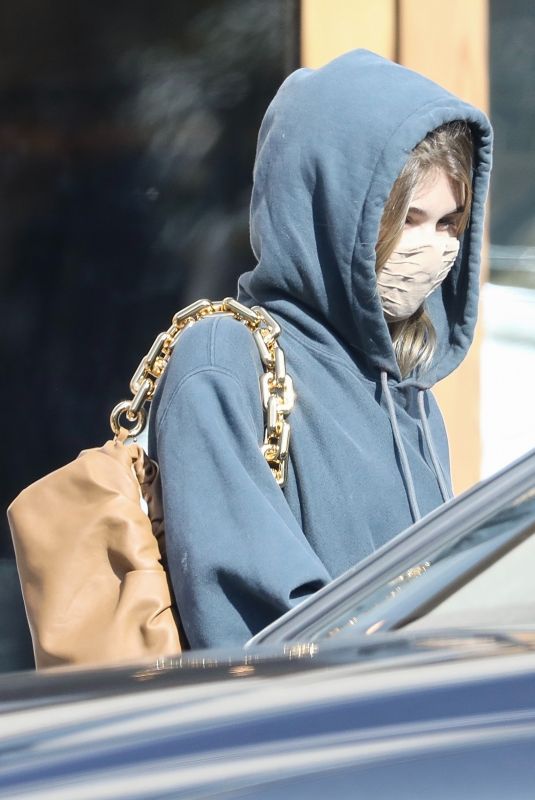 OLIVIA JADE GIANNULLI Out Shopping in Los Angeles 01/22/2021