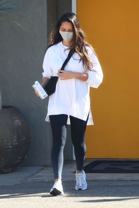 OLIVIA MUNN Leaves a Gym in Los Angeles 01/11/2021