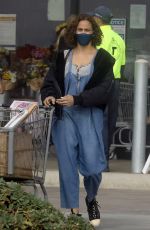 PAULA PATTON Shopping at Vintage Grocers in Malibu 01/08/2021